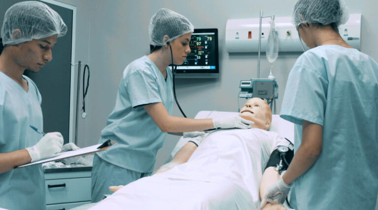 Instituição do Paraná oferece 14 bolsas de estudos, completas, para curso de medicina