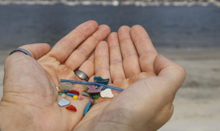 Ciência começa a desvendar impactos dos microplásticos no clima