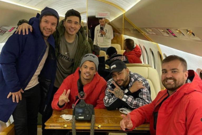 Avião que trazia Neymar de volta para o Brasil faz pouso não programado em Roraima