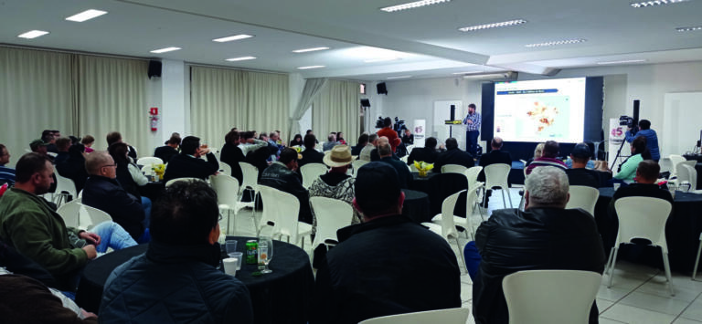 Mais de mil pessoas prestigiam 1º Dia do Leite