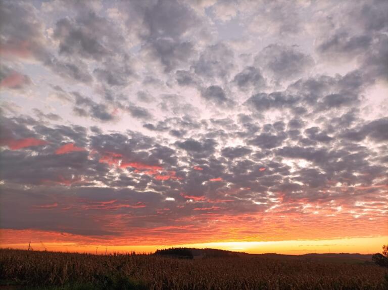 O que está por trás da enorme área sem nuvens na América do Sul