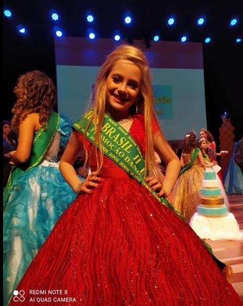 Nova-santa-rosense conquista 2º lugar no Miss Brasil Infantil