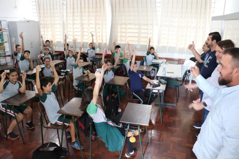 Quase 11 mil ingressos ao parque de diversões são distribuídos a alunos das escolas municipais rondonenses