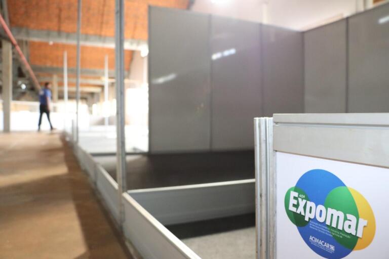 Estandes da Expomar começam a ser montados no Centro de Eventos