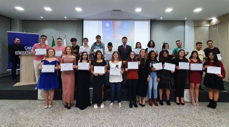 Projeto de preparação de adolescentes ao mercado de trabalho é concluído em Marechal