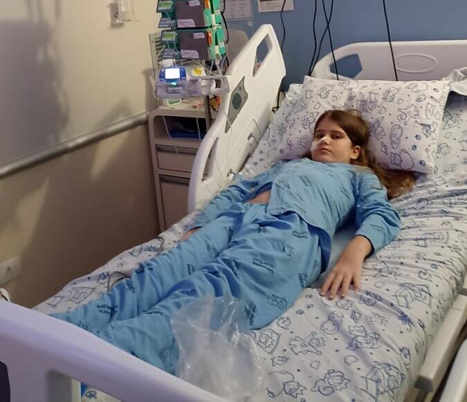 Criança mercedense passa por transplante de medula óssea em Curitiba; família pede ajuda para seguir acompanhamento