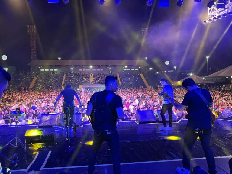 Milhares de pessoas prestigiam 1º show da Expo Rondon