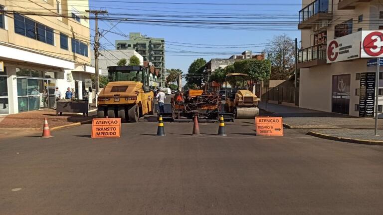 Inicia o recape asfáltico na Rua Sete de Setembro e trecho da Rua Rio de Janeiro