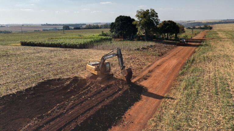 Trecho da estrada rural do Lira à Vila Rural Santa Clara está sendo readequado