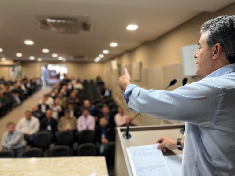 Ex-governador Beto Richa recebe homenagem dos prefeitos do Oeste