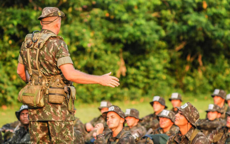 Jovens nascidos em 2006 já podem fazer o alistamento militar