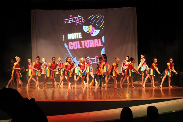 Centenas de pessoas prestigiam a Noite Cultural de Mercedes