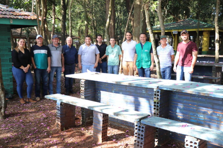 Produtores que participaram do curso MIP debatem rendimentos da safra de milho