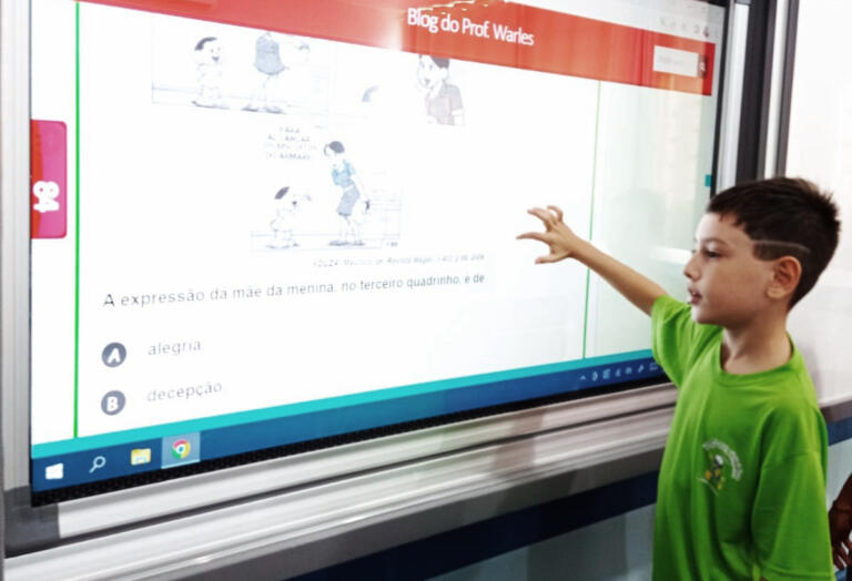 Maripá implanta lousas digitais em dez salas de aula das escolas municipais