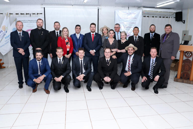Rotary Club 25 de Julho empossa nova diretoria e novos sócios