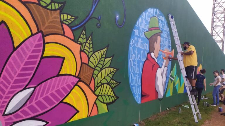 Muro do Estádio Municipal de Marechal Rondon recebe intervenção artística; veja fotos