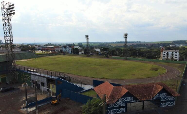 Começa a preparação do palco para os shows da Expo Rondon