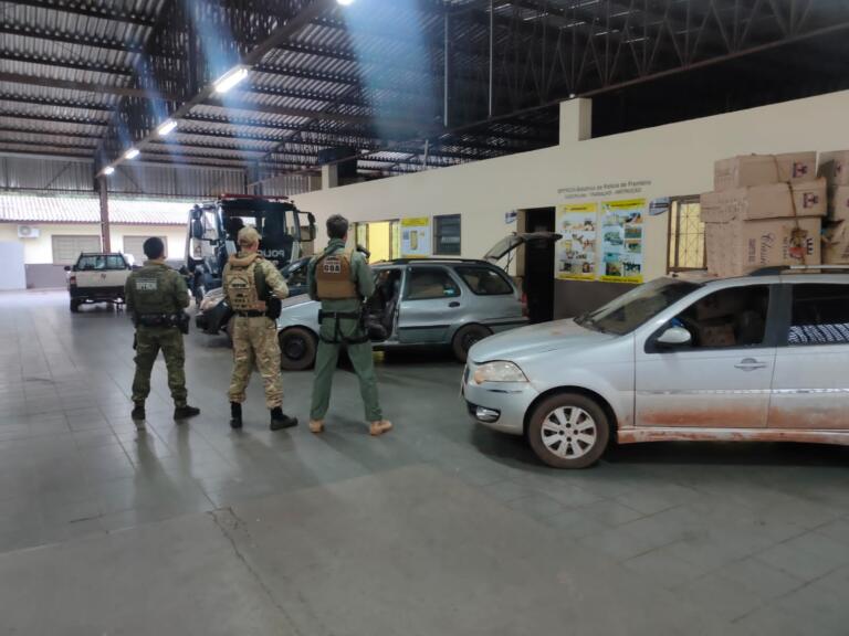 Veículos carregados com mercadorias e cigarros contrabandeados são apreendidos em Guaíra