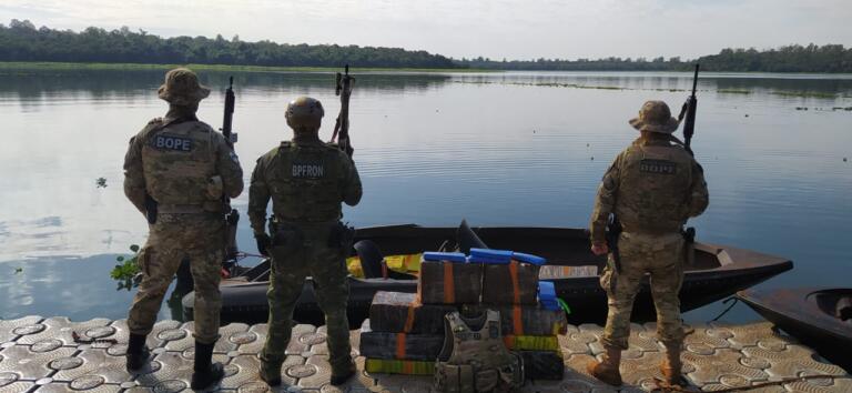 Embarcação carregada com fardos de maconha é apreendida em Pato Bragado