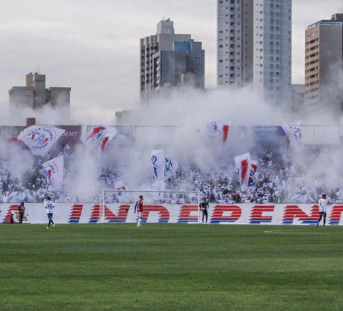 Presidente da torcida do Paraná Clube tem cabeça pisoteada por cavalo e é internado em estado grave