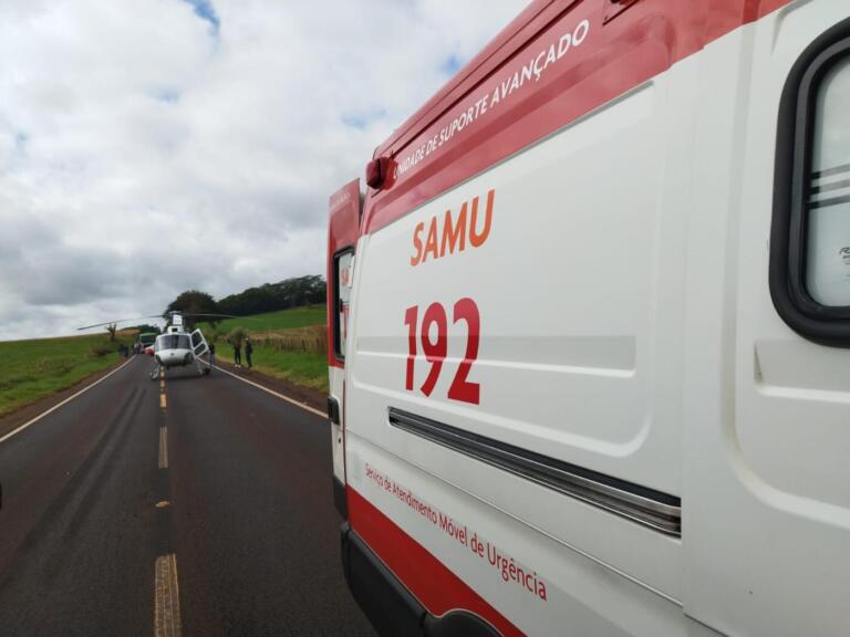 Mulher morre e criança fica gravemente ferida após carro sair da pista em São Miguel do Iguaçu