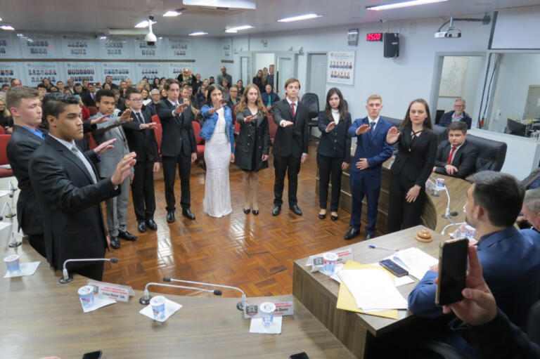 Câmara Jovem rondonense é empossada e Leonardo Reffatti é eleito presidente