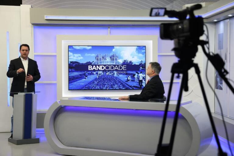 Em entrevista à Band, Ratinho Junior destaca geração de emprego, programas sociais e segurança pública