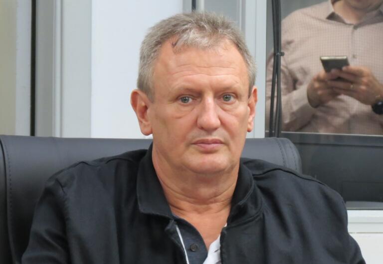 Carlinhos Silva solicita solo-brita em estrada entre as linhas Palmital e Arara