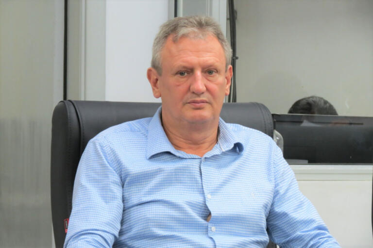 Carlinhos Silva solicita R$ 600 mil do governo federal para aquisição de escavadeira