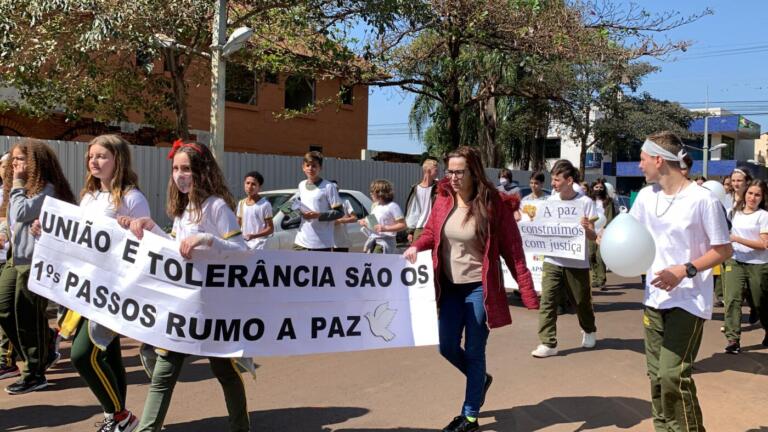 Caminhada da Paz mobiliza estudantes rondonenses