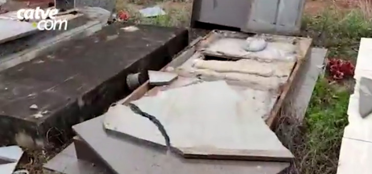 Túmulos são violados e restos mortais são espalhados em cemitério de Toledo