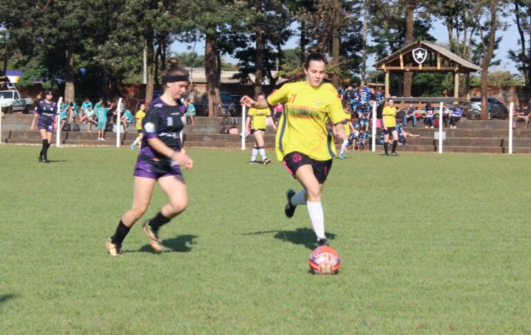 Colégio Eron Domingues domina classe A do JEP’s Bom de Bola