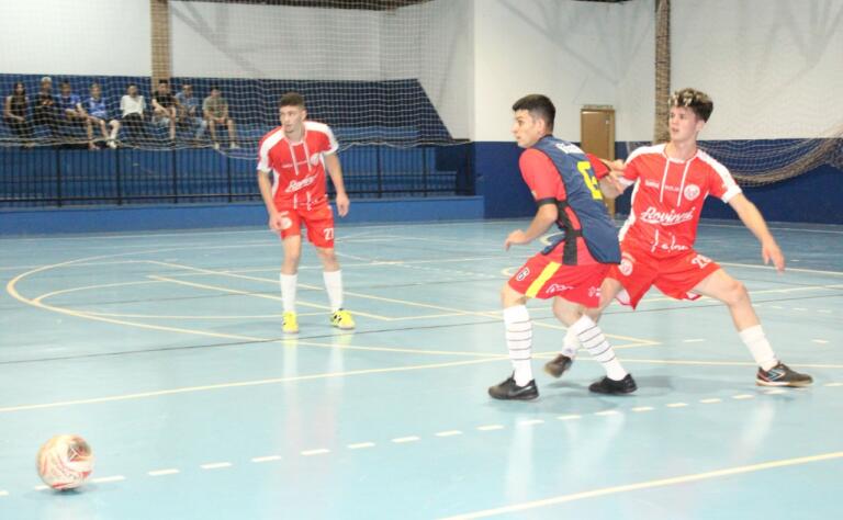 Rovinni dispara no Grupo D do Campeonato Municipal; Elite estreia com vitória