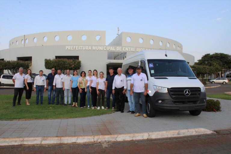 Prefeitura de Entre Rios do Oeste adquire van adaptada para transporte de pessoas com deficiência