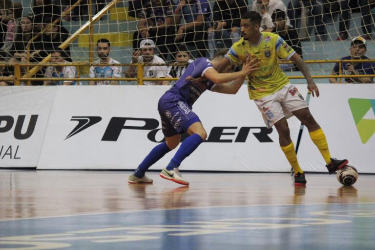 Marechal é prejudicado pela arbitragem e volta com derrota de Foz do Iguaçu