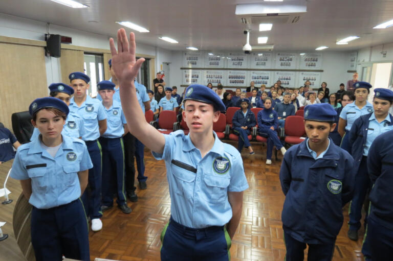 Parlamento Jovem é empossado e Moises Otto é eleito presidente