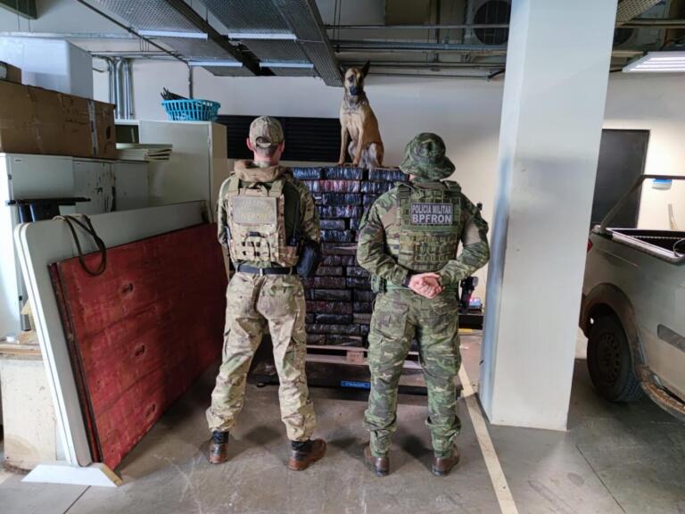 Quase uma tonelada de maconha é apreendida pelo BPFron e PF em Santa Helena