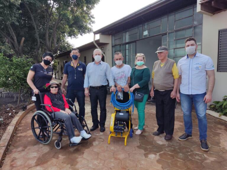 Rotary Club 25 de Julho faz entrega de lavadora industrial ao Lar Rosas Unidas
