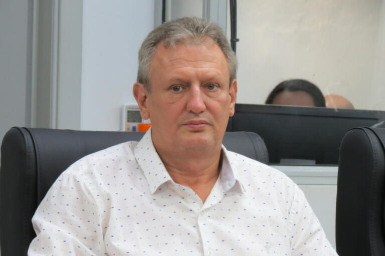 Carlinhos Silva solicita novas cadeiras nas unidades básicas de saúde rondonenses