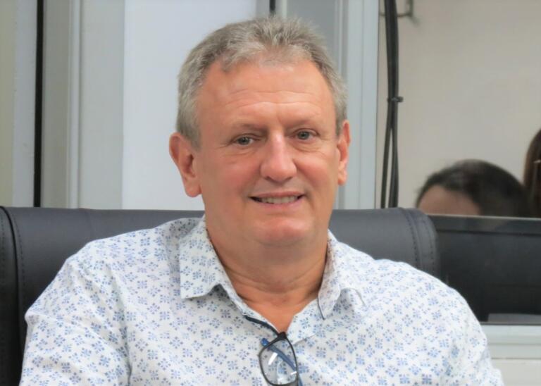 Carlinhos Silva sugere pedras irregulares em estrada rural da Linha Esquina Guaíra