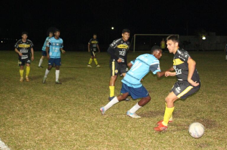 Projeto Esporte Futuro faz jogo duro, mas estreia com derrota para FC Cascavel na Copa Oeste de Futebol