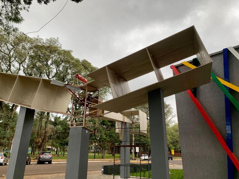 Colégio Martin Luther inaugura na quinta-feira réplica do 14-bis de Santos Dumont