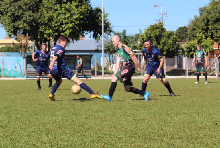 Renove/Coresul Tintas goleia e dispara na liderança do Municipal de Entre Rios