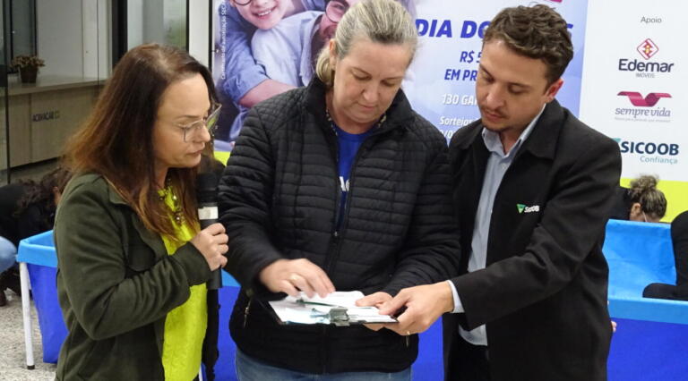 Confira os ganhadores dos vales-compras da campanha da Acimacar alusiva ao Dia dos Pais