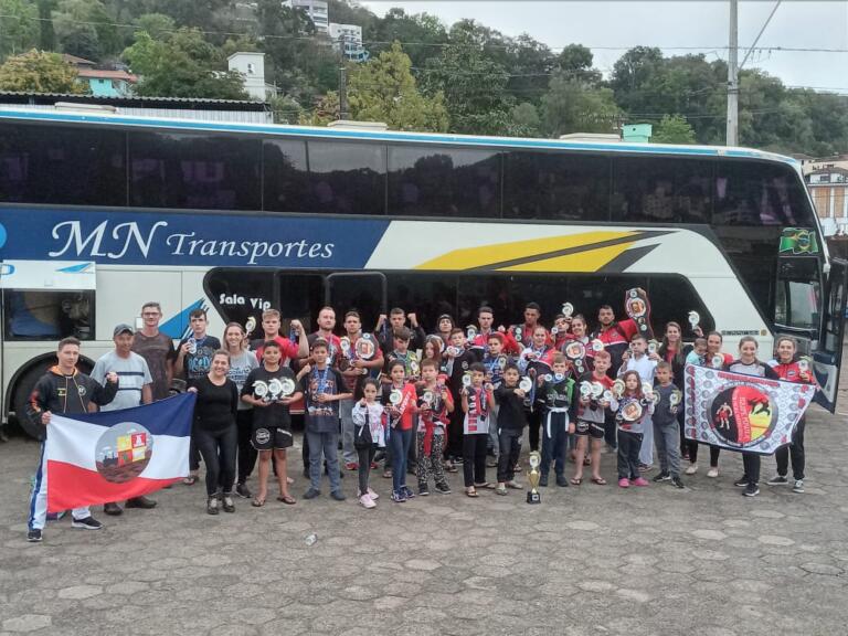 Equipe Power de Quatro Pontes atropela no 13° Sul-Brasileiro Open de Artes Marciais em Capinzal