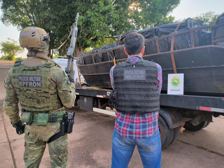 Embarcação carregada com nove mil pacotes de cigarros contrabandeados é apreendida em Santa Helena