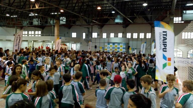 Oficinas de atividades mobilizam crianças no Centro de Eventos rondonense