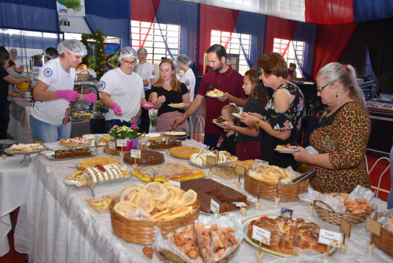 Café Colonial atende cerca de 800 pessoas em Quatro Pontes