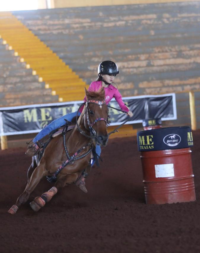 Quatro-pontense conquista títulos em provas de 3 tambores no 1º Mega Show M.E Traias