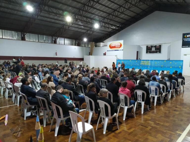Colégio Luterano Rui Barbosa realiza 4ª Noite de Autógrafos